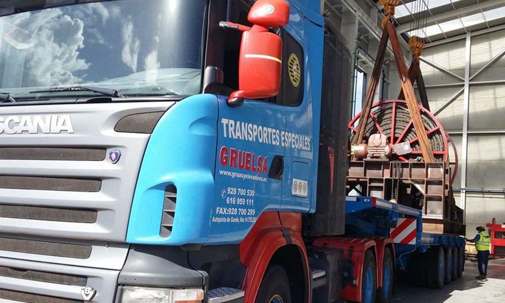 Uno de nuestros camiones en las instalaciones del Puerto de Las Palmas de Gran Canaria